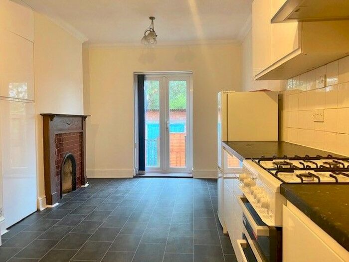 2 Bedroom Maisonette To Rent In Manor Farm Road, Southampton, SO18