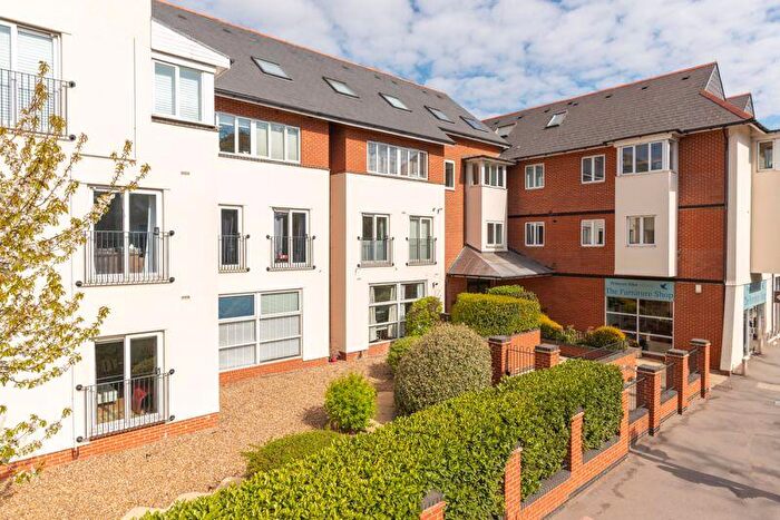 1 Bedroom Flat To Rent In Church Street, Walton-On-Thames, KT12