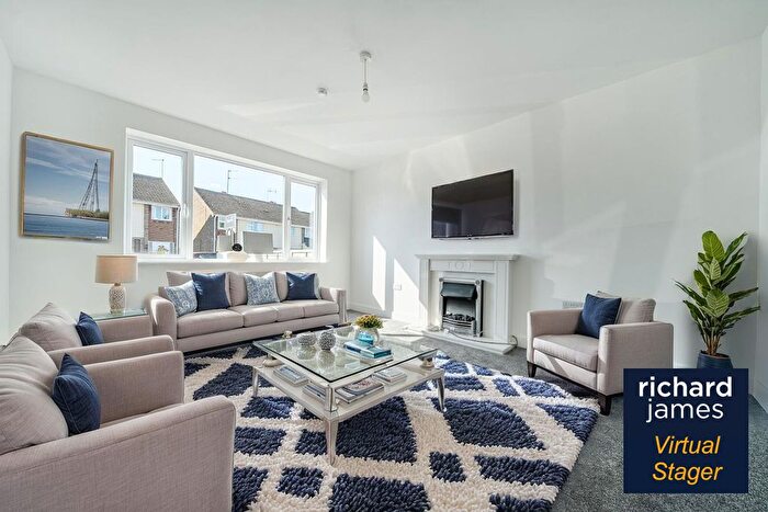 3 Bedroom Semi-detached House For Sale In Maunsell Way, Wroughton, Swindon, SN4