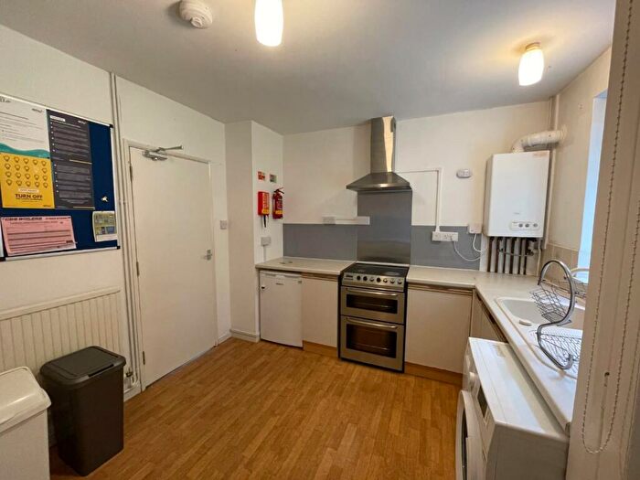 4 Bedroom Semi-Detached House To Rent In Mottram Close, Norwich, NR5