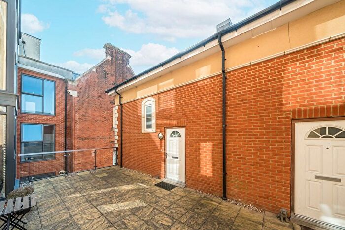 2 Bedroom Flat To Rent In Victoria Road, Surbiton, KT6