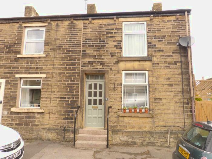 2 Bedroom End Of Terrace House To Rent In Kershaw Street, Glossop, SK13