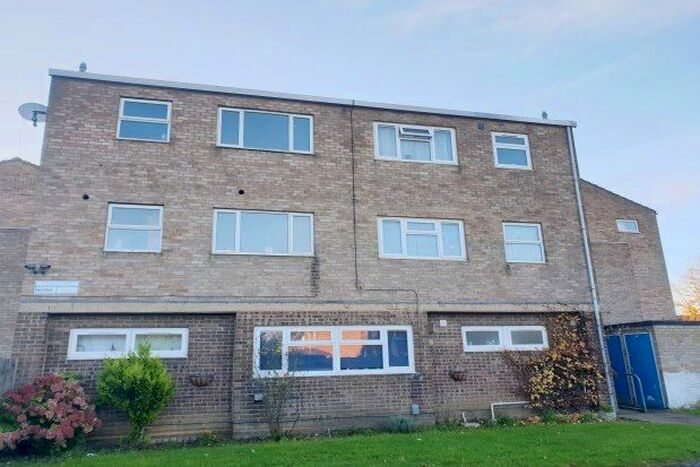 2 Bedroom Maisonette To Rent In York Place, Aylesbury, HP21