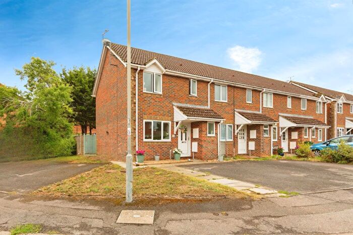 3 Bedroom End Of Terrace House For Sale In Plough Close, Aylesbury, HP21