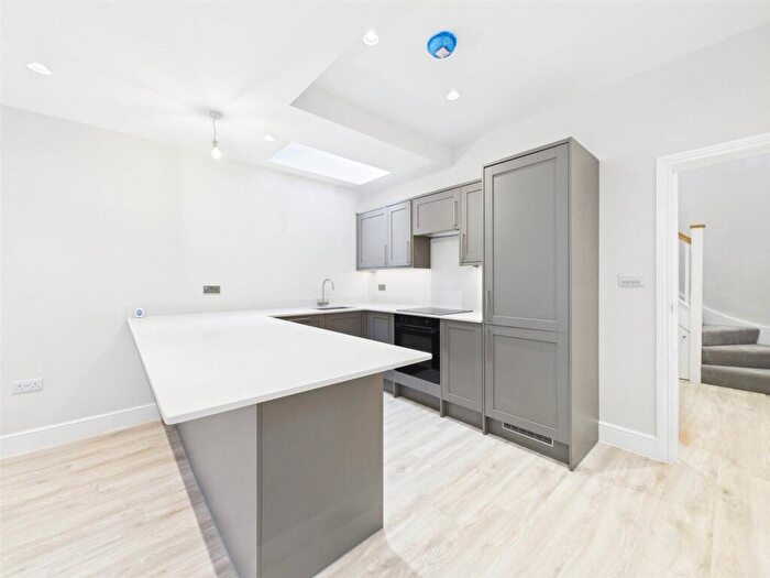 1 Bedroom End Of Terrace House To Rent In High Street, Hampton Wick, KT1