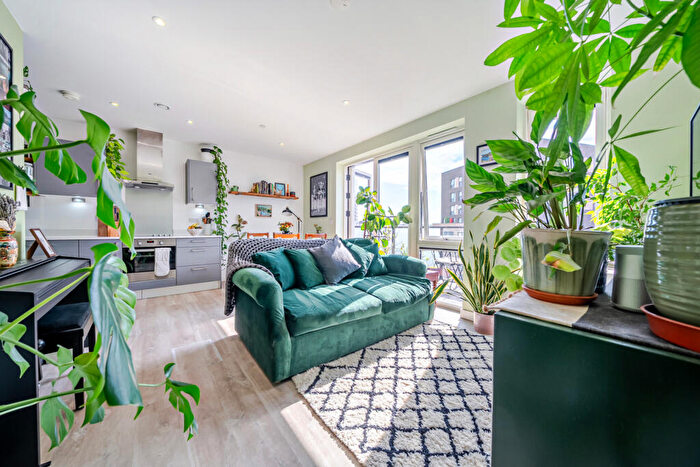 1 Bedroom Apartment For Sale In Cobden Walk, London, SE15
