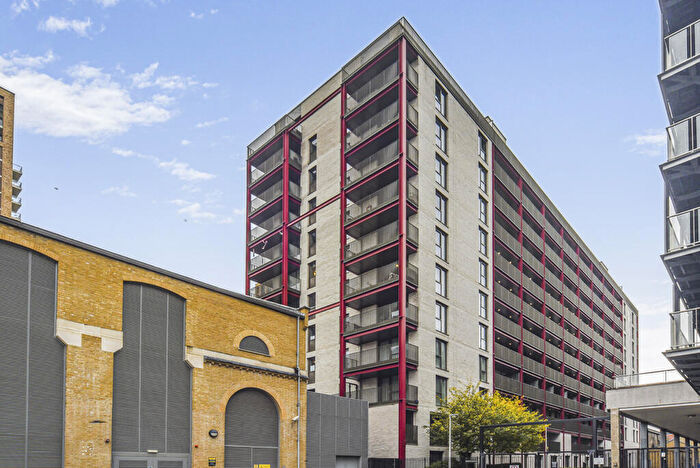 3 Bedroom Apartment For Sale In Windsor Square, Woolwich, SE18