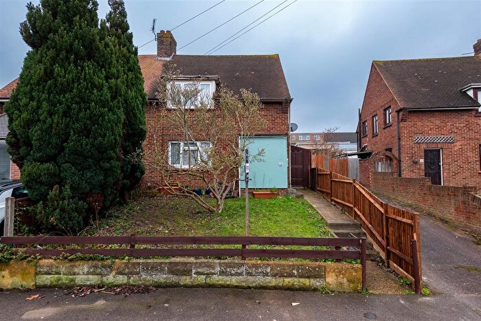 3 Bedroom Semi-Detached House For Sale In St. Davids Crescent, Gravesend, DA12