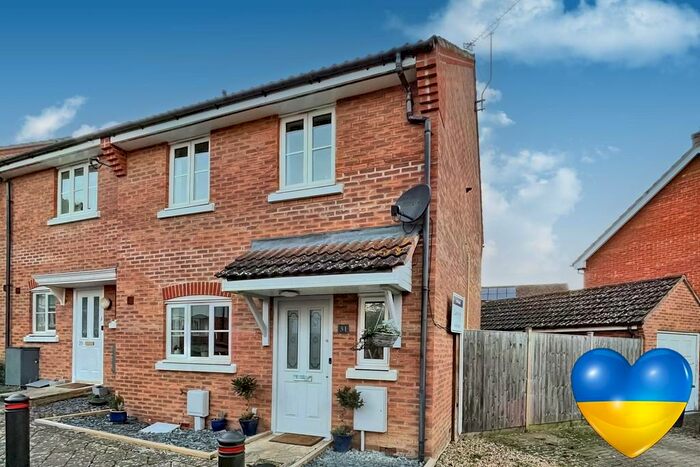 3 Bedroom End Of Terrace House For Sale In Comfrey Way, Thetford, IP24