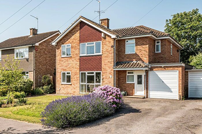 4 Bedroom Detached House For Sale In Richmond Way, Fetcham, KT22