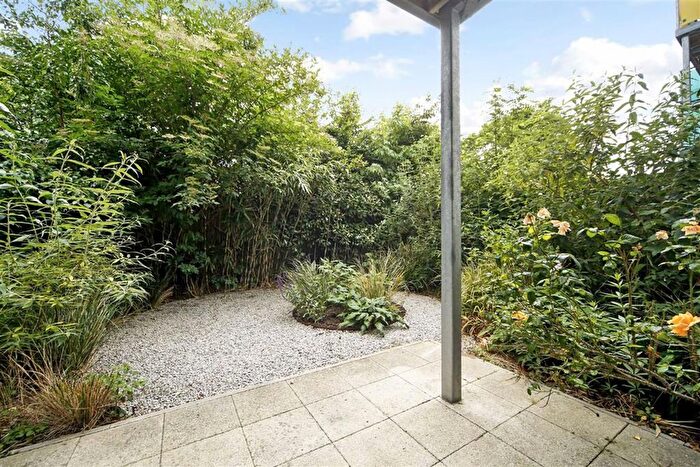1 Bedroom Flat For Sale In Wharncliffe Mews, Clapham, SW4