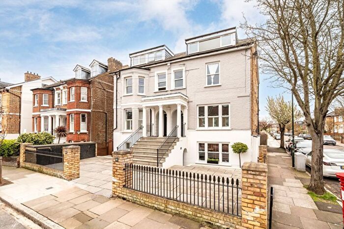 2 Bedroom Flat For Sale In Amyand Park Road, St. Margarets, TW1