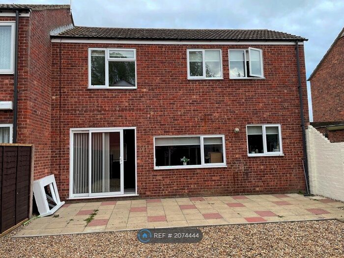3 Bedroom Semi-Detached House To Rent In Hethersett Close, Newmarket, CB8
