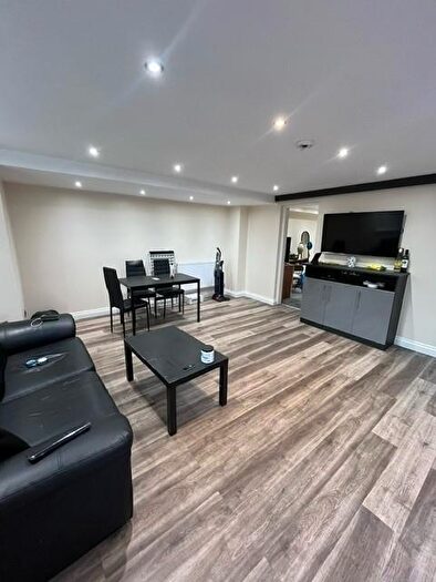 2 Bedroom Flat To Rent In Ashwood Terrace, Leeds, LS6