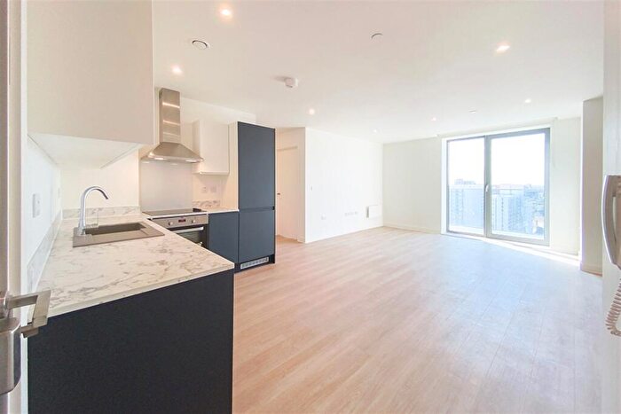 3 Bedroom Apartment To Rent In Exchange Point, Embankment West, M3