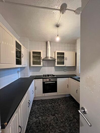 3 Bedroom Flat To Rent In Stamford Hill, London, N16