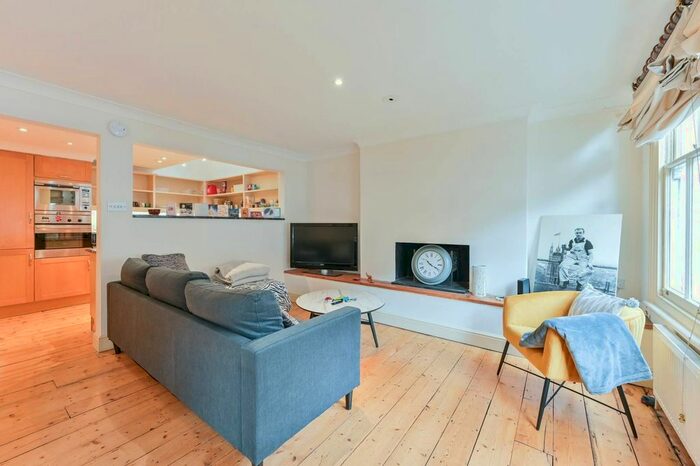 2 Bedroom Flat To Rent In Astwood Mews, South Kensington, London, SW7