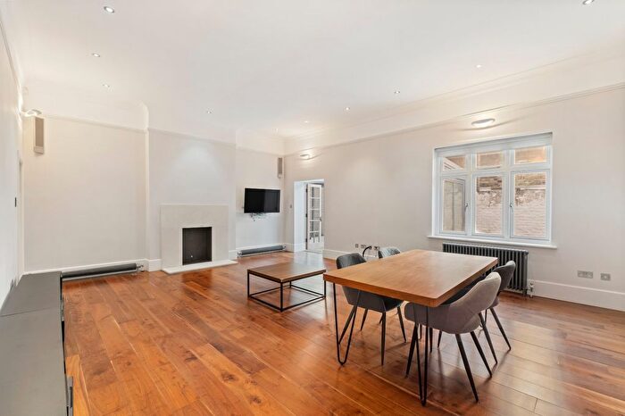 2 Bedroom Flat To Rent In Kensington Court, High Street Kensington, W8