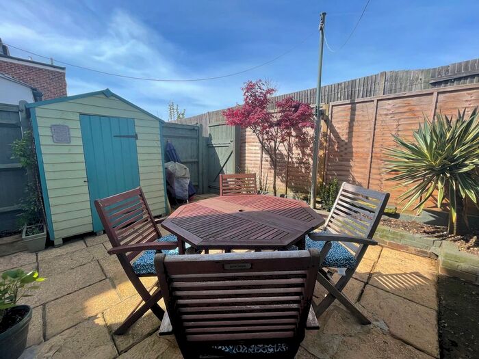 1 Bedroom Flat To Rent In Winchcombe Road, Eastbourne, BN22