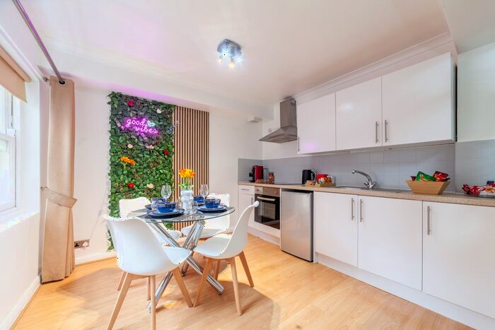 1 Bedroom Flat To Rent In Kings Road, Chelsea, SW10