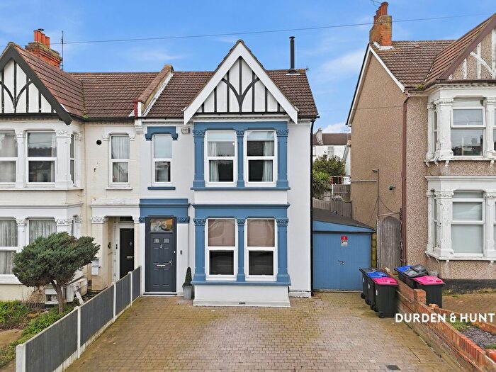 4 Bedroom Semi Detached House For Sale In Honiton Road, Southend-On-Sea, SS1