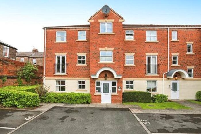 2 Bedroom Flat To Rent In St. Pauls Mews, York, YO24