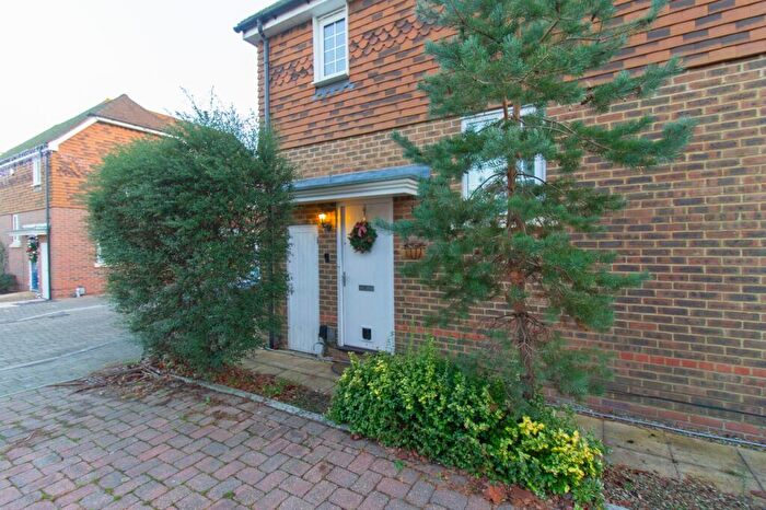 3 Bedroom Semi-Detached House To Rent In The West Hundreds, Fleet, GU51