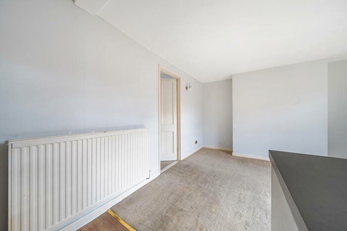 1 Bedroom Flat For Sale In Reading Road, Henley-On-Thames, RG9