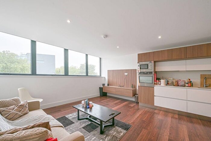 1 Bedroom Flat To Rent In Finchley Road, South Hampstead, London, NW3