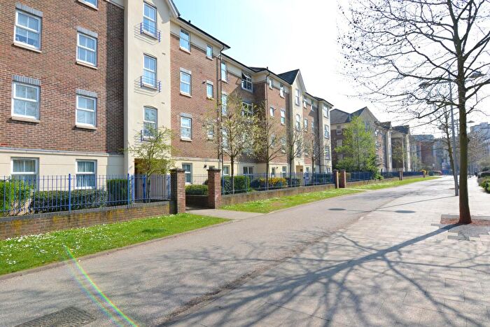 2 Bedroom Flat To Rent In Sandringham Court, Skerne Walk, KT2
