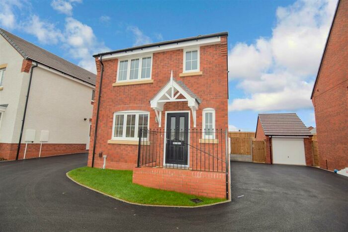 3 Bedroom Detached House To Rent In Pinewood Avenue, Myton Green, Warwick, CV34