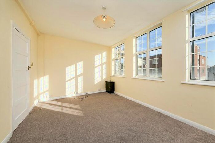 3 Bedroom Maisonette To Rent In High Street, Whitton, Twickenham, TW2
