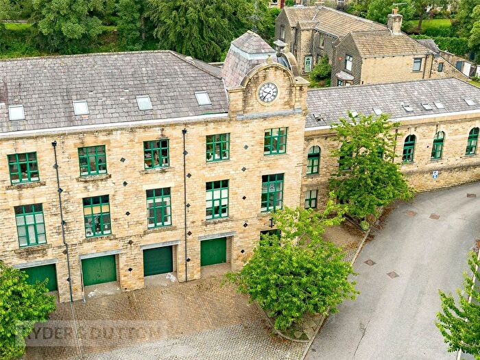 2 Bedroom Flat For Sale In Whitehead Close, Greenfield, Saddleworth, OL3