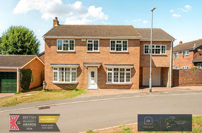 5 Bedroom Detached House For Sale In Meadow Way, Great Paxton, St. Neots, PE19