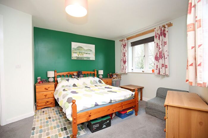2 Bedroom Flat For Sale In Field Farm Road, Belgrave, Tamworth, B77