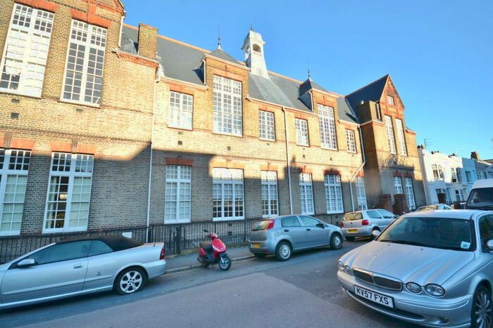2 Bedroom Penthouse To Rent In Finsbury Road, Brighton, BN2