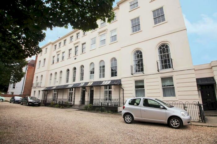 1 Bedroom Flat To Rent In Heritage Court, Castle Hill, Reading, Berkshire, RG1