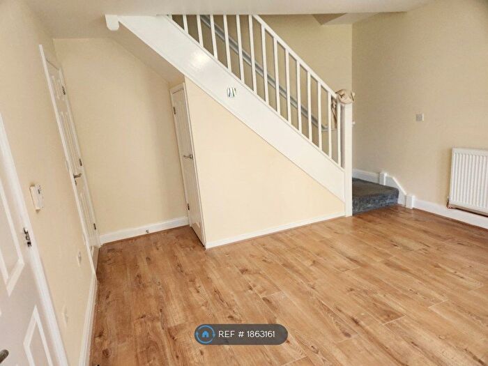 2 Bedroom End Of Terrace House To Rent In Adrians Walk, Slough, SL2