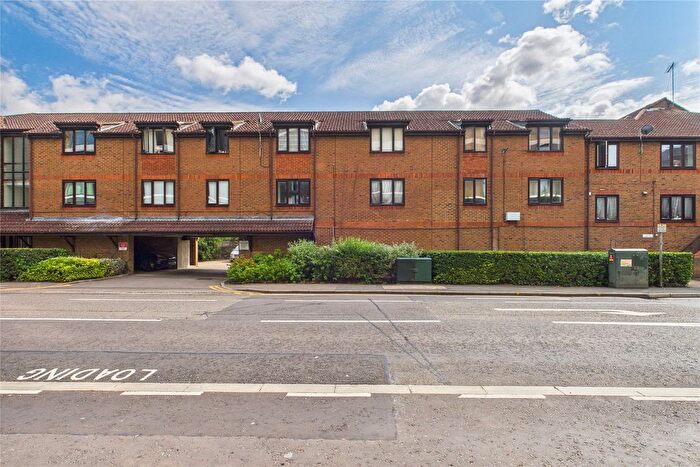 1 Bedroom Flat To Rent In Fairfield Avenue, Staines-Upon-Thames, Surrey, TW18