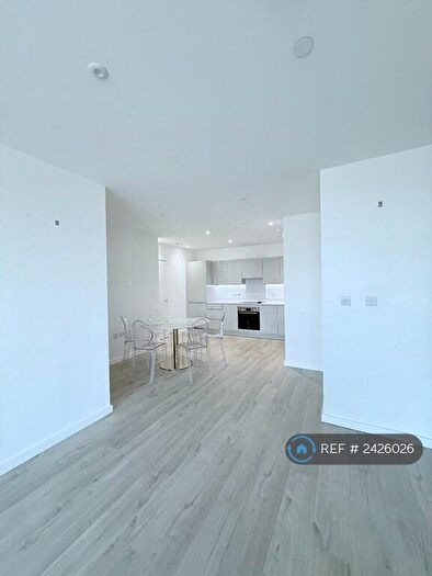 2 Bedroom Flat To Rent In Silvertown Way, London, E16