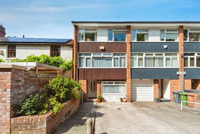 4 Bedroom Mews For Sale In Kent Mews, Prenton, Wirral, CH43