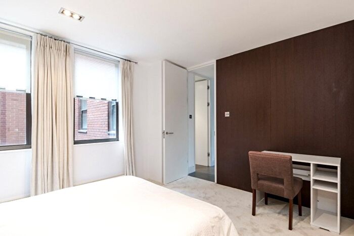2 Bedroom Flat For Sale In Iverna Gardens, London, W8