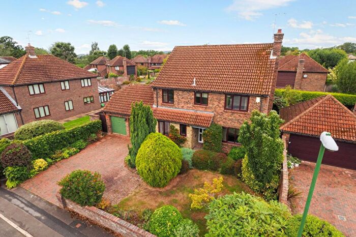 4 Bedroom Detached House For Sale In Plainwood Close, Chichester, PO19