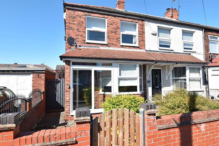 2 Bedroom End Of Terrace House For Sale In Northfield Avenue, Hessle, HU13