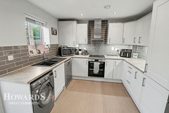 3 Bedroom Terraced House For Sale In Marsh Road, Hemsby, NR29