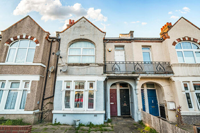 2 Bedroom Maisonette For Sale In Stondon Park, Honor Oak, London, SE23