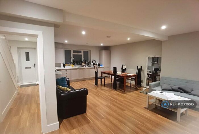 3 Bedroom Maisonette To Rent In Sidwell Street, Exeter, EX4