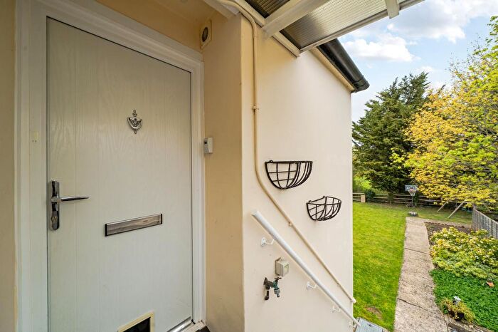 2 Bedroom Maisonette For Sale In Maidenhead, Berkshire, SL6