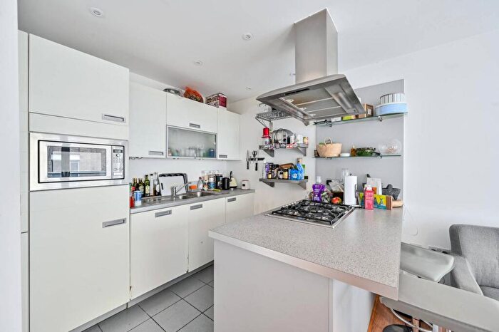 1 Bedroom Flat To Rent In Garden Walk, Shoreditch, London, EC2A