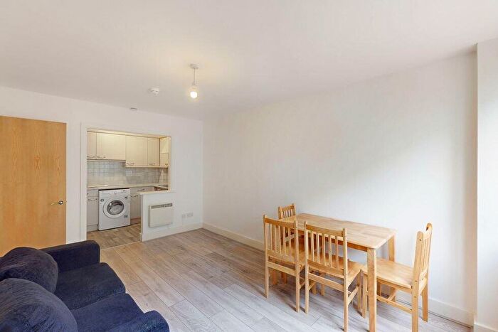 1 Bedroom Flat To Rent In Commercial Road, Aldgate / Whitechapel, E1